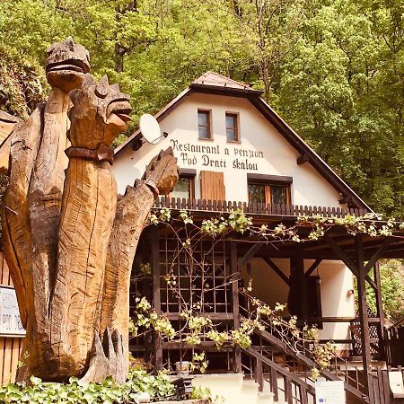 Restaurant A Penzion Pod Draci Skalou Karlštejn エクステリア 写真