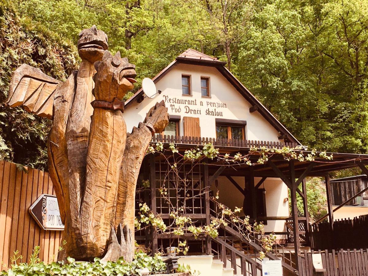Restaurant A Penzion Pod Draci Skalou Karlštejn エクステリア 写真