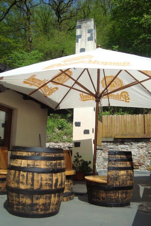 Restaurant A Penzion Pod Draci Skalou Karlštejn 部屋 写真